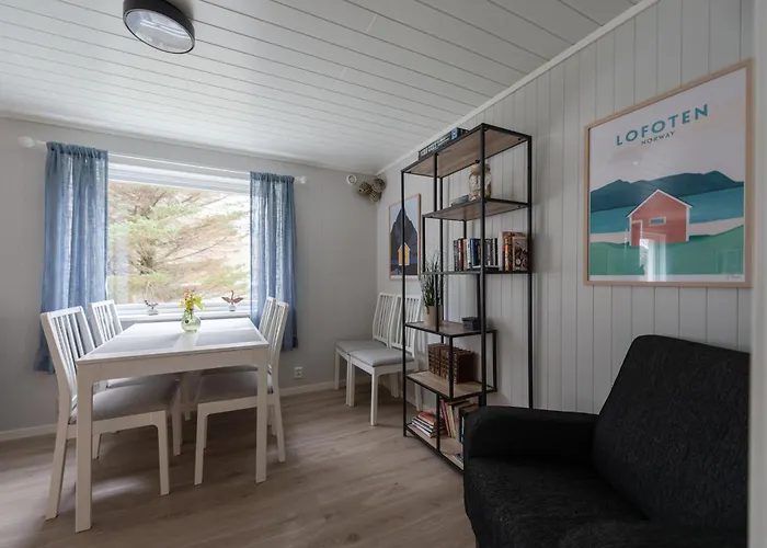 Cozy House By The Fjord In The Heart Of Lofoten