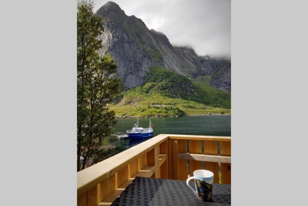 Cozy House By The Fjord In The Heart Of Lofoten *