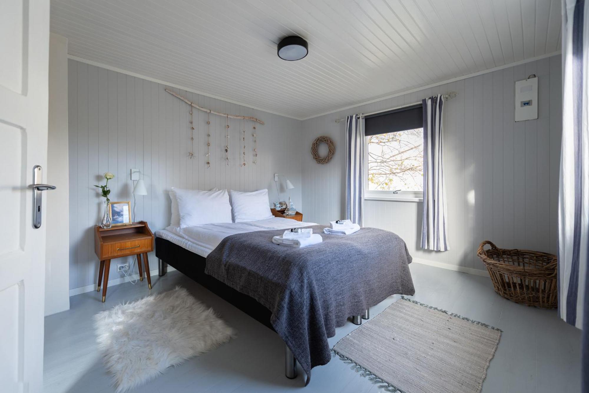 Cozy House By The Fjord In The Heart Of Lofoten