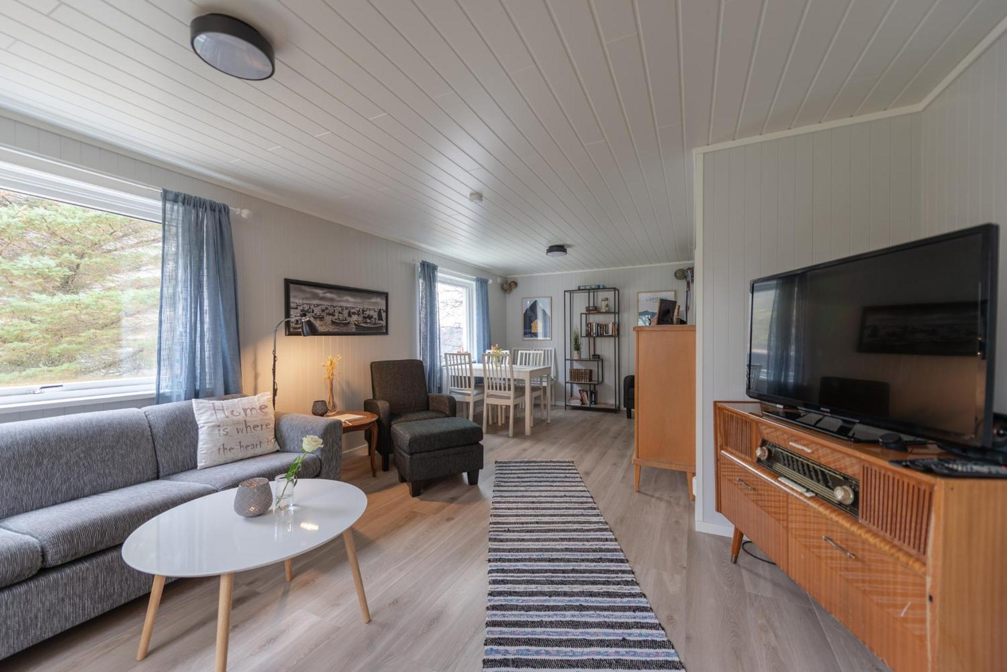 Cozy House By The Fjord In The Heart Of Lofoten * Reine