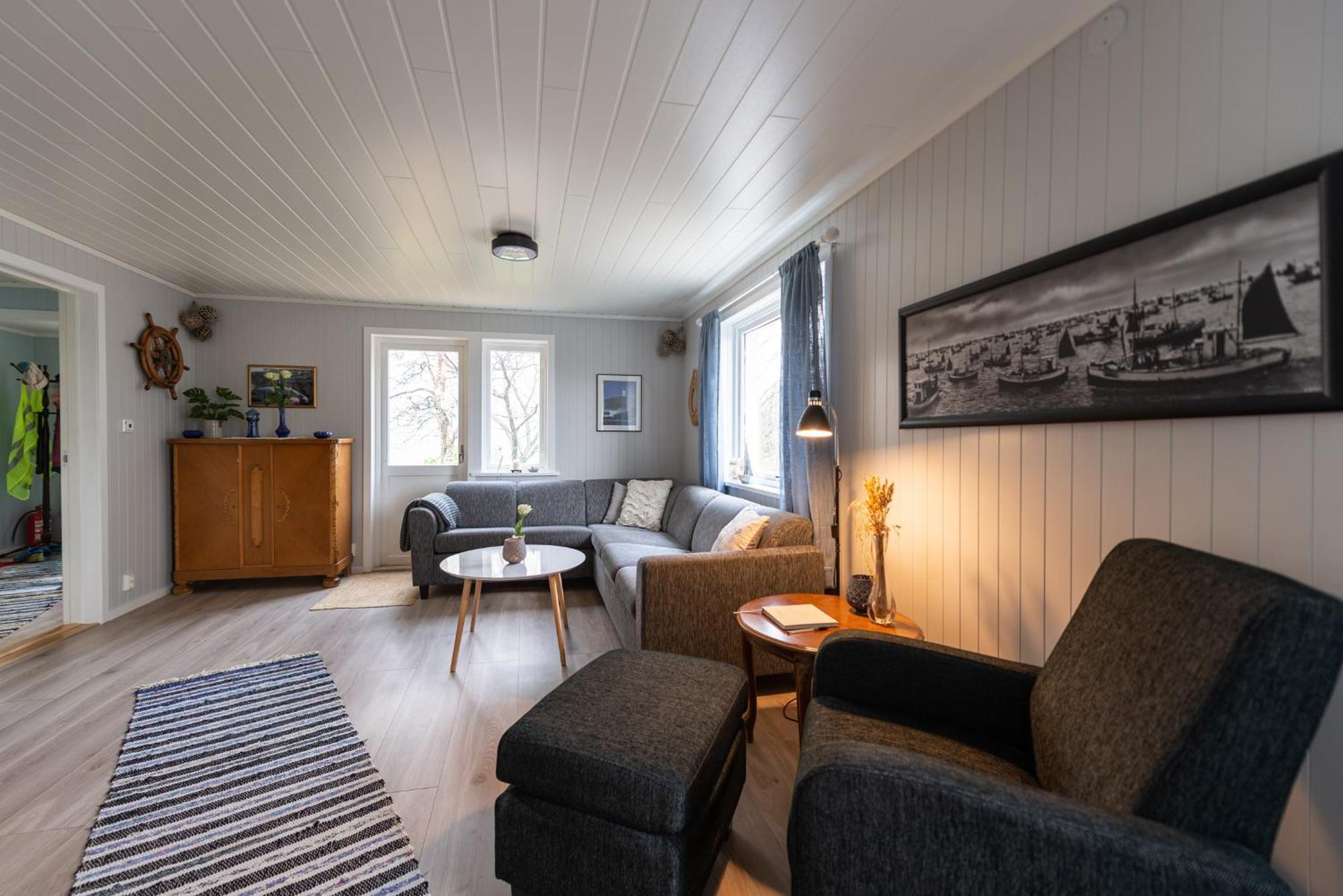 Cozy House By The Fjord In The Heart Of Lofoten