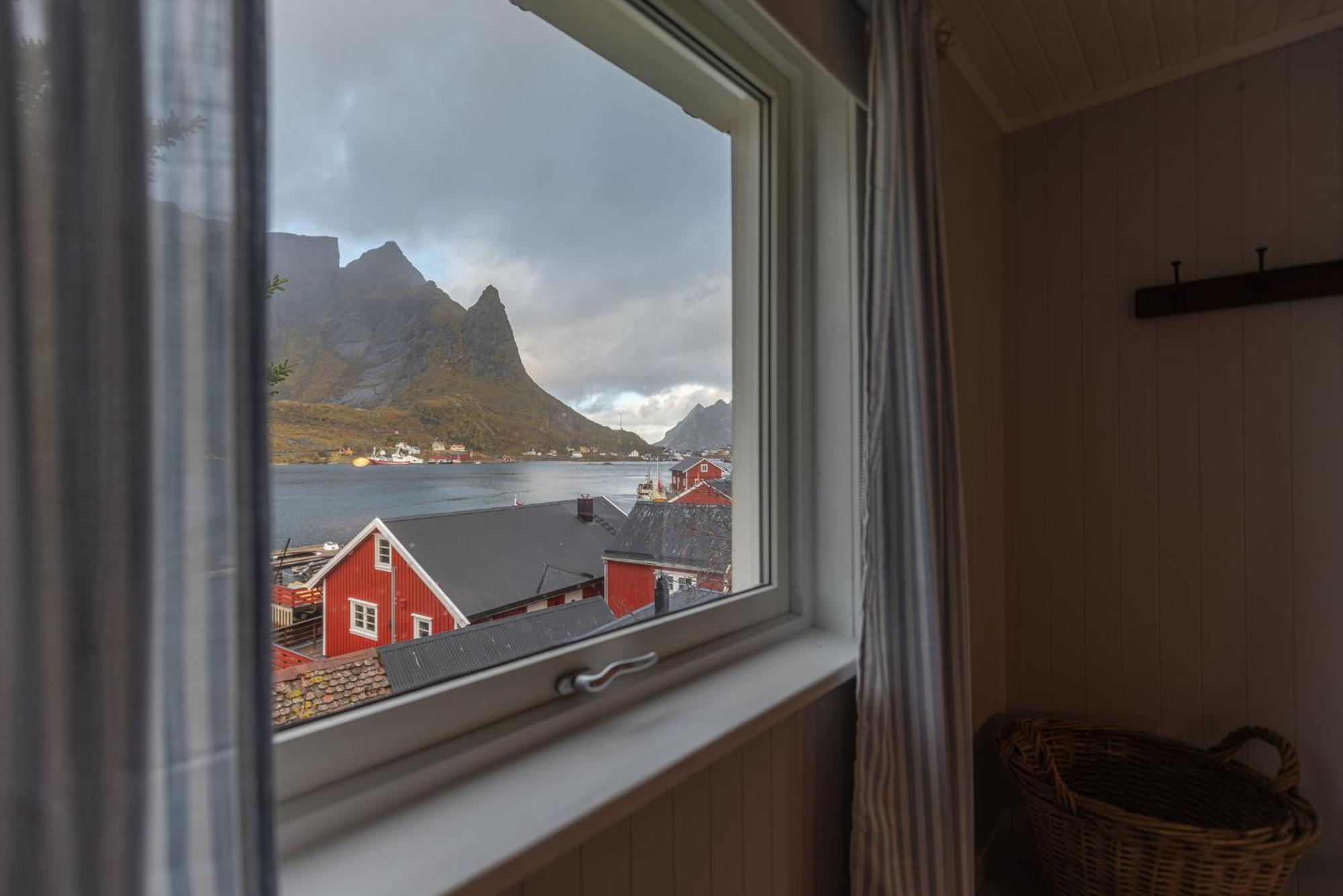 Cozy House By The Fjord In The Heart Of Lofoten Holiday home Reine